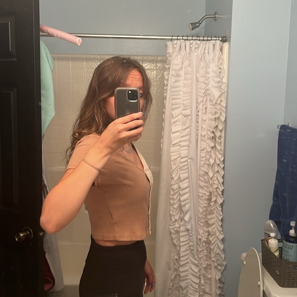 This is a SHEIN women’s top. It is in perfect condition and has barely been worn - Picture 9 of 10